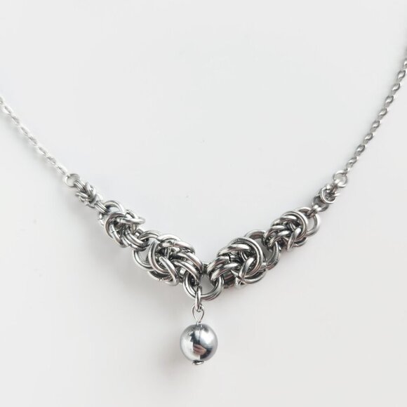 Silver Hematite pearl chainmaille choker necklace with a small silver chain - Picture 7 of 9